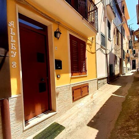 Alley 8 Scilla Bagian luar foto