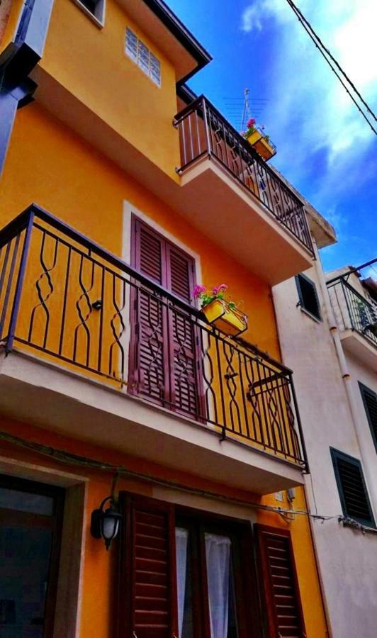 Alley 8 Scilla Bagian luar foto